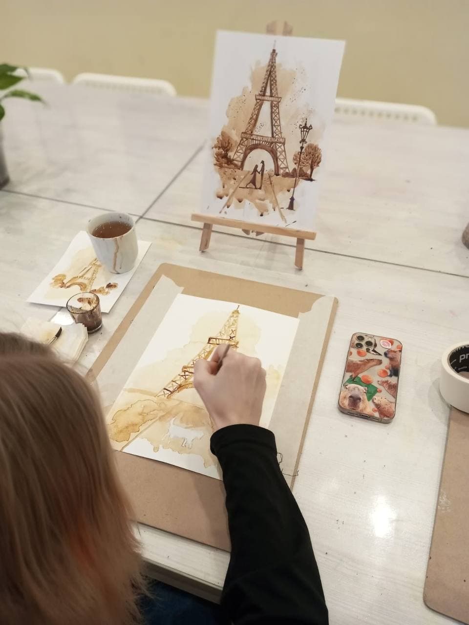 Работа с Эйфелевой башней в технике кофейной живописи
