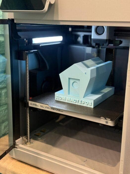 3D-моделирование для детей — ребёнок создаёт модель на занятии
