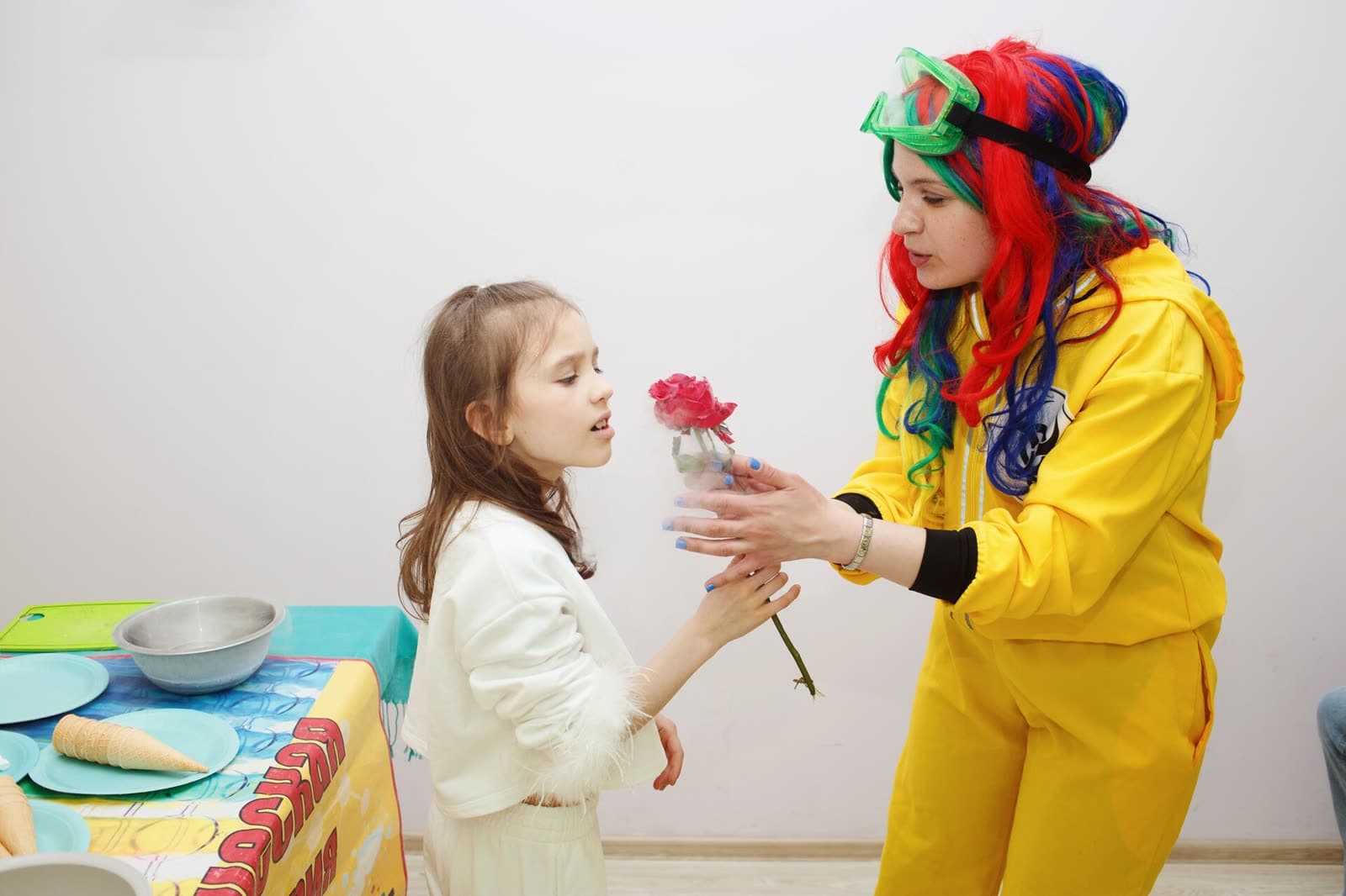 Праздничное угощение и сладкий стол
